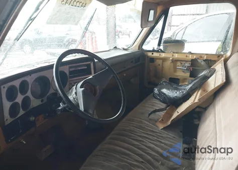 1985 Chevrolet C10 из США, поврежденный, VIN 1GCDC14H9FS108175